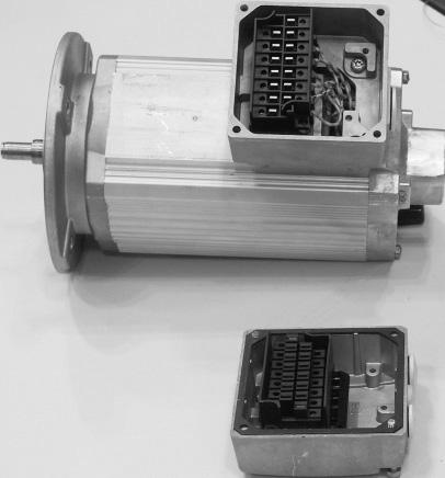 5 Instalação eléctrica Ligação do motor através do conector de ficha IS 5.4 Ligação do motor através do conector de ficha IS Fig.