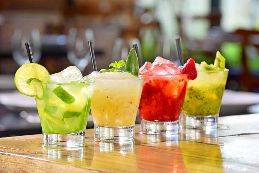 Caipirinhas DRINKS Alexander 19,5 Brandy, creme de cacau, creme de leite e leite condensado. Caipirinha Clássica 18, Limão, açúcar, gelo e Cachaça Flor.