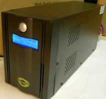 Invertor cu funcție UPS, seria INV, line-interactive SINUS PUR, incluzand încărcător baterii externe și control automat al tensiunii de ieșire (AVR).