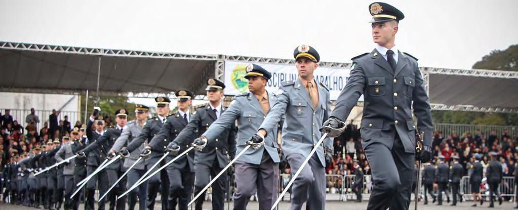 06 Solenidade militar marca início da carreira de 86 novos aspirantes PM/BM A Academia Polícia Militar do Guatupê (APMG) formou 86 aspirantes a oficial após três anos de Curso de Formação de Oficiais