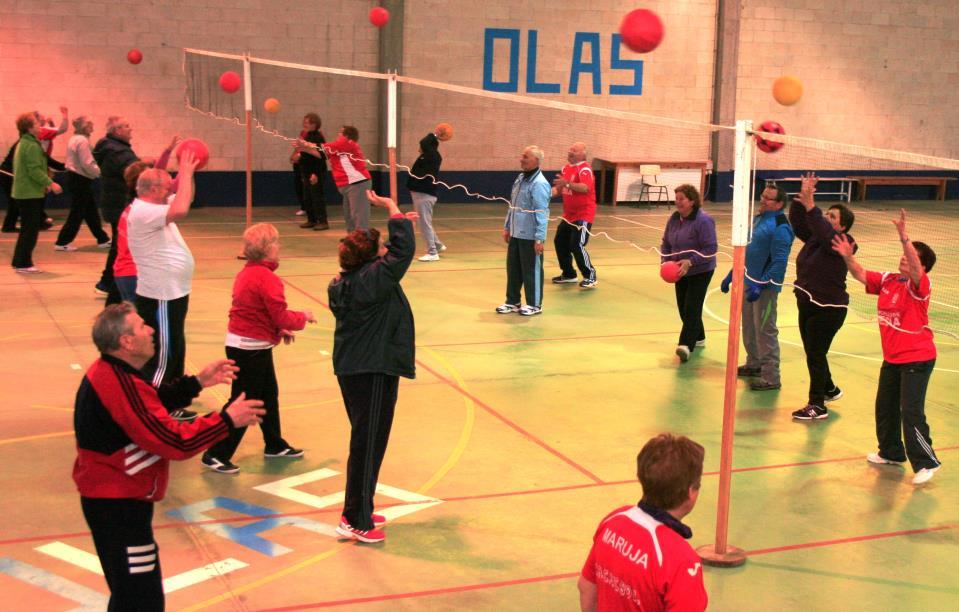 ACTIVIDADES PARA MAIORES ACTIVIDADES FÍSICAS MAIORES Luns Martes Mércores Xoves 10:00 XANCEDA MESIA XANCEDA 11:00 CUMBRAOS OLAS CUMBRAOS VISANTOÑA 12:00 ALBIXOI VISANTOÑA ALBIXOI XIMN.