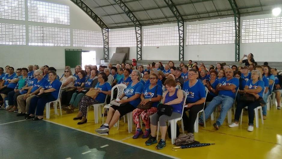 deixava o idoso à vontade e o espaço aberto para esclarecimento de dúvidas.