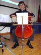 Iniciou os seus estudos musicais no Conservatório Regional de Ponta Delgada, em Violino e Percussão.