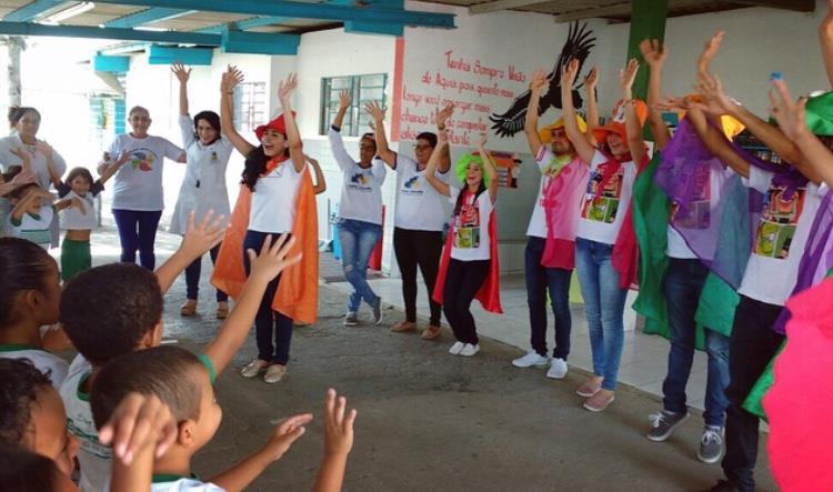 sobre os problemas que acometem a cavidade bucal e com capacidade de intervir sobre os mesmos de forma mais resolutiva, levando em consideração o ser humano como um ser biopsicossocial que é.