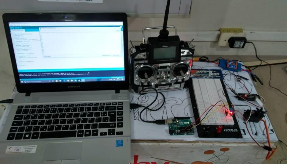 Assim, este trabalho propõe um método de monitoramento aplicável a servo motores, de forma a compor o sistema telemétrico de uma aeronave rádio controlada não tripulada, a fim de verificar os valores