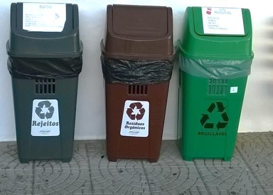 Intervenções realizadas Em um Colégio, as lixeiras são itens fundamentais para a manutenção do correto descarte de resíduos, uma vez que há alunos a partir dos três anos de idade, ainda não