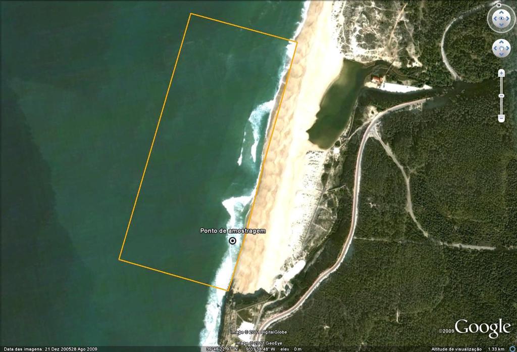 Delimitação da Água Balnear e Localização do Ponto de Monitorização Coordenadas do Ponto de Monitorização: Aproximadamente a meio da praia. Latitude 39,77153º; Longitude -9,02823º.