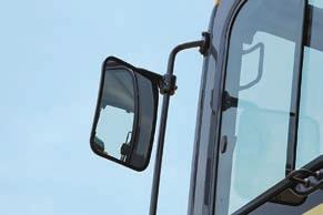 espelhos na parte traseira permitem que a PC160LC-8 atenda às novas normas ISO de visibilidade.