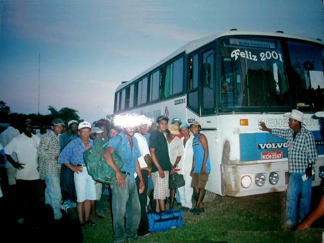 COMO OCORRE O TRABALHO ESCRAVO CONFIGURAÇÕIES: RURAL E URBANO Trabalho Escravo Rural O ciclo do