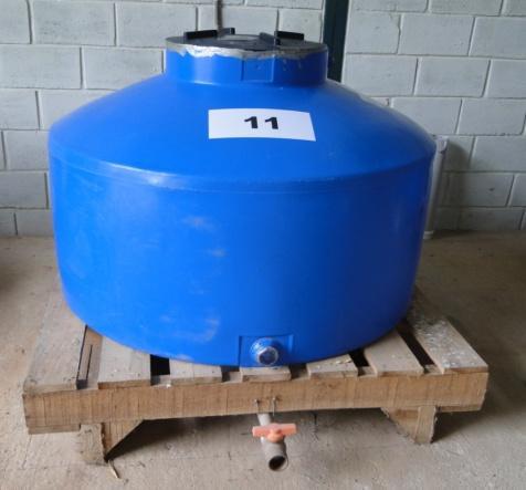 No experimento foram utilizados três biorreatores compostos, basicamente, por uma caixa d água preenchida, sobretudo, com a fração orgânica do RSU do município (Erro!