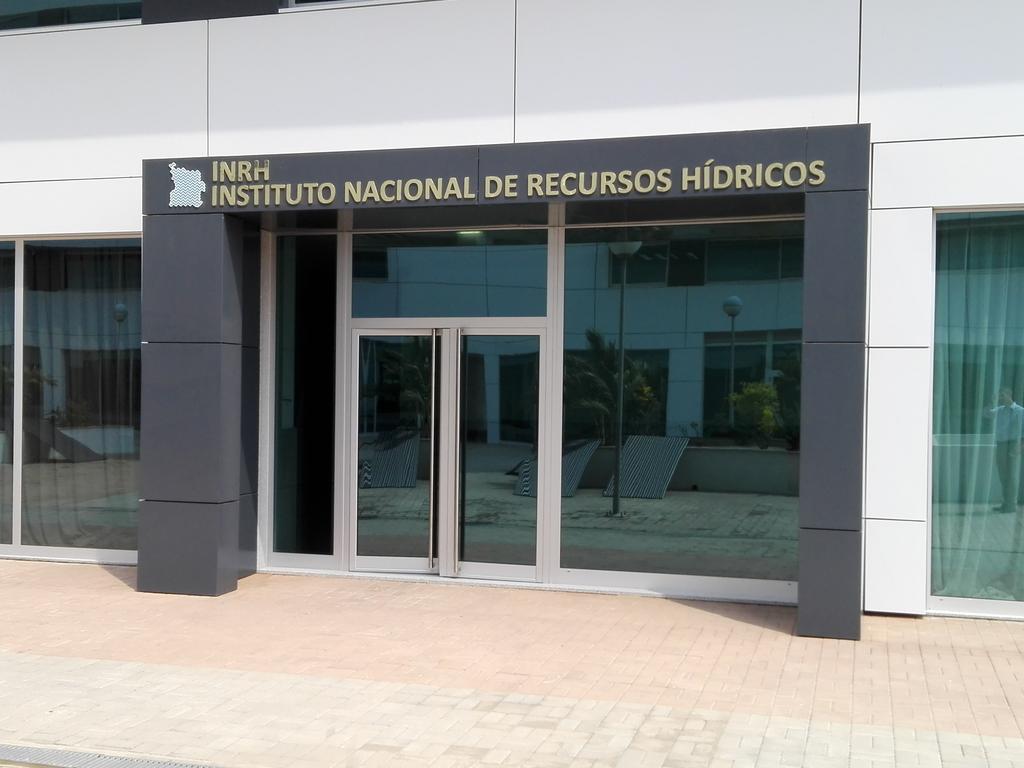 Caracterização do projecto Beneficiário (contexto institucional): Ministério da Energia e Águas (MINEA) Conselho Nacional de Águas Instituto Regulador do Sector da