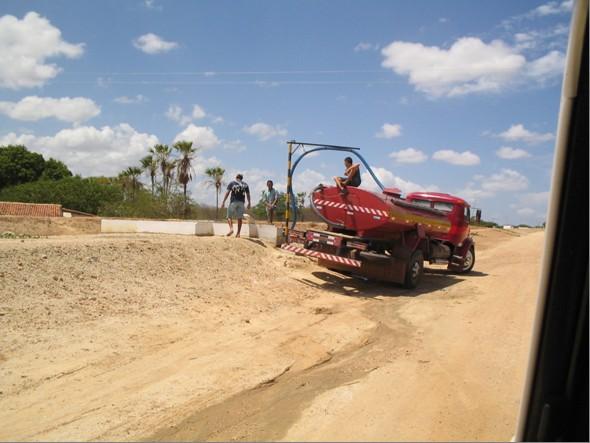Hoje o Canal já atende a sede do município de Palhano (foto 07) e é o grande suporte para os carros-pipas que abastecem comunidades mais