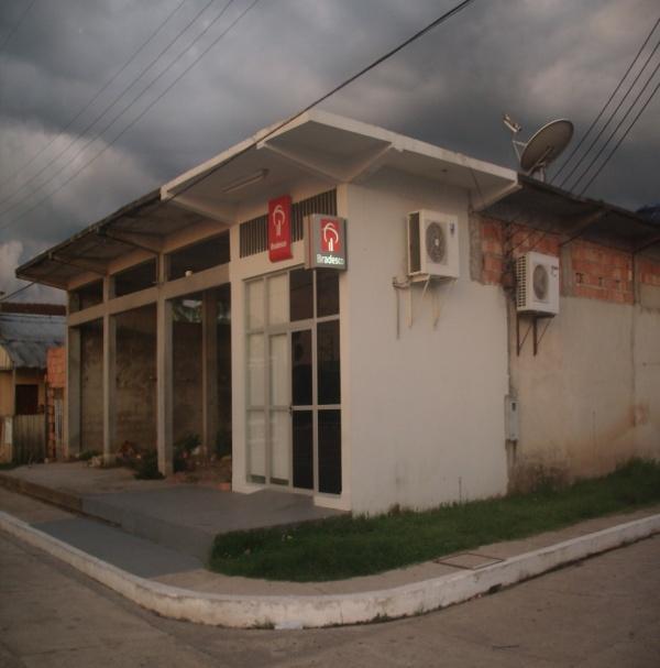 quando querem comprar qualquer tipo de eletrodoméstico como já fora citado tende ir para Manaus, porque no município não tem nenhuma loja que atenda a essas necessidades.