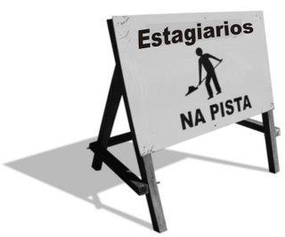 O QUE É ESTÁGIO O estágio é atividade em que se vinculam aspectos teóricos e práticos;