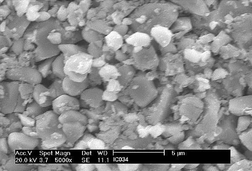 17: Micrografia por MEV de IC050 in bulk (Fator de ampliação: 5000x,