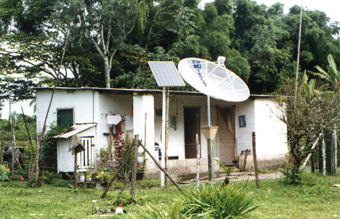 A regulamentação de sistemas fotovoltaicos domiciliares para eletrificação de comunidades