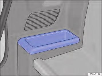 Em algumas versões pode haver uma bolsa porta-objetos na parte traseira do encosto do banco do condutor.