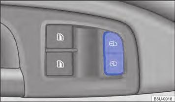 OU: com a haste da chave do veículo, inserir no cilindro da fechadura da porta do condutor e girar no sentido horário. Manter girada para fechamento de conforto.