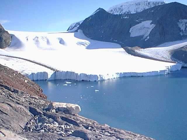 GLACIAL Geleiras grandes e duradouras massas de gelo formadas nas