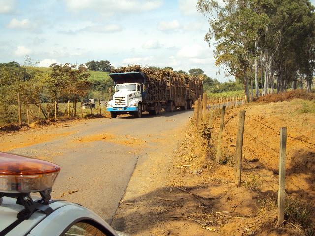 Áreas de Atuação Rotas de Fuga - No Brasil a cobrança de pedágio é efetuada em determinados pontos do trecho, cobrando ao usuário uma distância prédefinida