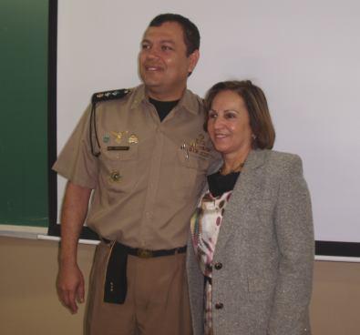 Agora no Colégio da Polícia Militar de Goiás Unidade Doutor Cézar Toledo.. Na ocasião a subsecretária visitou as dependências daquela unidade, sempre acompanhada do Major Edmilson Comandante diretor.