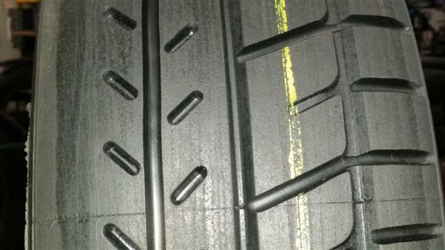 encomendados e pagos á FEDIMA antes de cada prova Em 2016 são permitidos a marcação de 8 pneus N03 e 8 pneus N02 que são já fornecidos com os rasgos para piso molhado feitos pelo fabricante.
