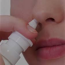 Via Nasal Consiste na administração de um medicamento na mucosa nasal com o fim de obter efeitos locais ou sistémicos.