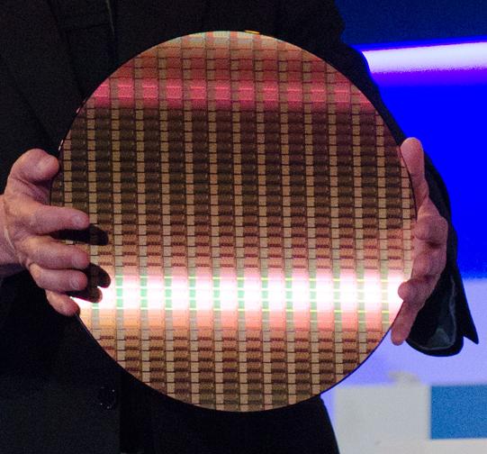 Intel Ivy Bridge: wafer, die, chip.