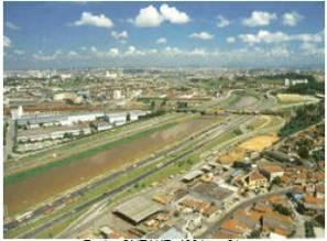 O resultado encontrado pelos órgãos públicos foi a canalização do rio que esconde a sua poluição O rio possibilitou a fundação de cidades nas proximidades de suas margens.