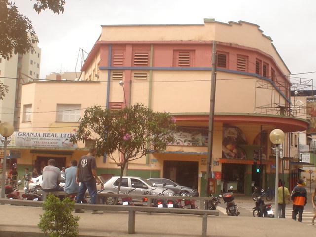 Figura 199 O edifício do antigo Cine Brasil assumiu outros papéis, seu
