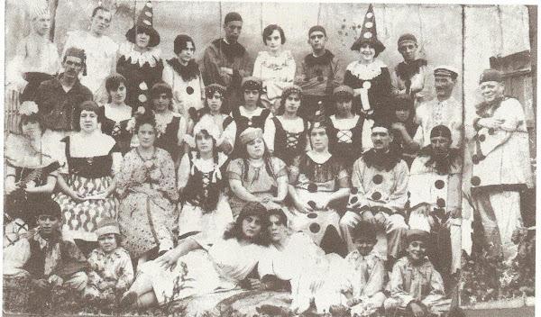 Figura 169 A partir de 1920 apresentaram-se em Viçosa os blocos carnavalescos: Ferrões, do Clube Social Viçosense e Araras do
