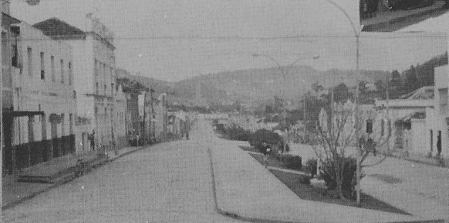 Figuras 171 Avenida Santa Rita em 1924 sem calçamento e na década de 50 com
