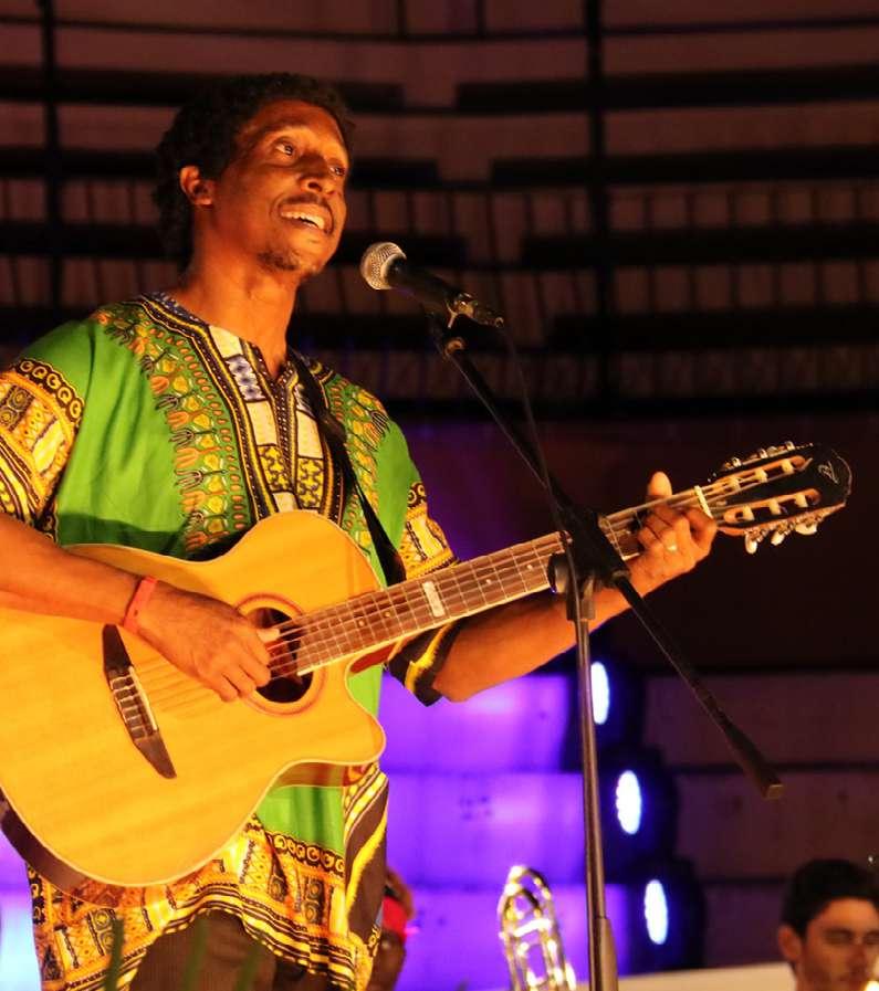 GUILHERME DE CARVALHO Músico e Artista Plástico, nasceu em São Tomé e Príncipe em 1970.