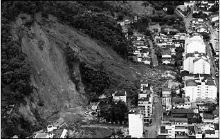 3. (Uern 2012) As curvas de nível (ou isoípsas) são linhas que unem os pontos do relevo que têm a mesma altitude. Traçadas no mapa, permitem a visualização tridimensional do relevo.