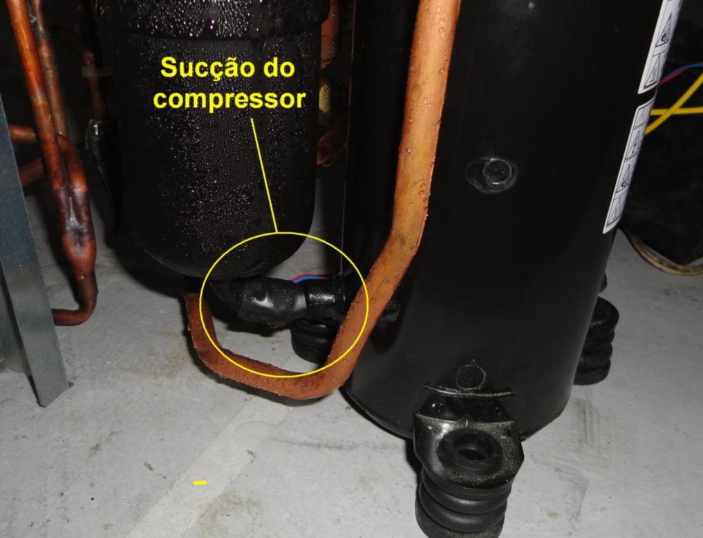 20 compressor, (Figura 16), e outro para controlar a temperatura de entrada do condensador, (Figura 17). O teste foi realizado com 14 acelerômetros fixados ao compressor.