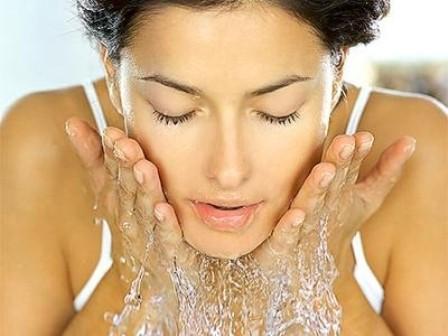 1º. PASSO : a Higienizar o gel pele com a de limpez timewise Benefícios: - Limpa -