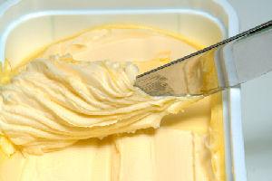 Regulamento Técnico para Fixação de Identidade e Qualidade de Margarina Entende se por Margarina o produto gorduroso em