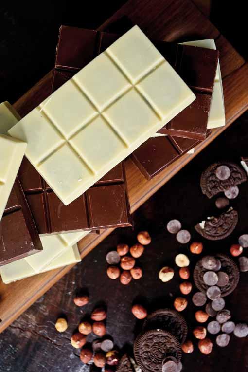 BARRAS PEQUENAS TRADICIONAIS/MACIÇAS - barra 54% Cacau; - barra branca; - barra Gold (caramelo); - barra morango e chocolate 54%; -