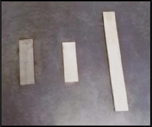 24 Figura III.2 Corpos de provas utilizados no experimento da esquerda para direita, sem tratamento, com jateamento G-40 e jateamento por Areia.