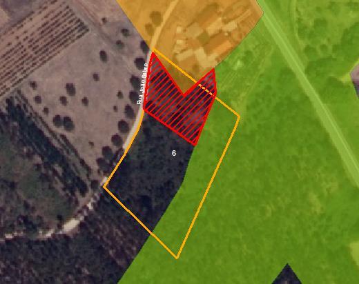 Favorável Favorável Parcial Desfavorável Previsto no Plano PROPOSTA DE ALTERAÇÃO Regulamento Propõe-se um aumento do espaço urbano numa extensão de 30m ao longo do arruamento e com uma profundidade