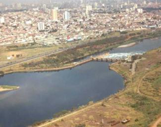 REGIÃO METROPOLITANA DE SÃO PAULO - BRASIL Década de 60 : urbanização da RMSP - impermeabilização dos solos - canalização dos rios - enchentes 1968, criação do "Plano Diretor de Obras para o