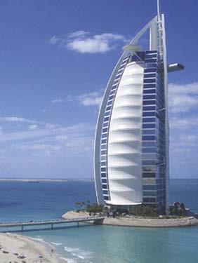 Domingo 5 noites de hospedagem nos hotéis seleccionados com café da manhã; Visitas ao Dubai e a Abu Dhabi com guias locais de língua portuguesa; Entradas no Burj Khalifa (124º andar) e no Ferrari