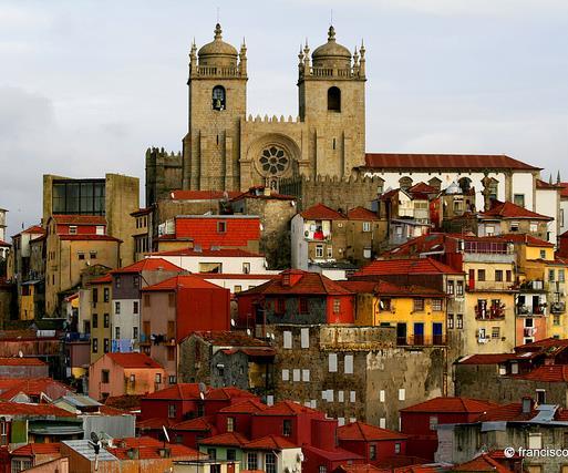 Porto - 1 dia Visita à encantadora cidade do Porto para realizar uma tour panorâmico e ver a Avenida dos Aliados e a Torre dos