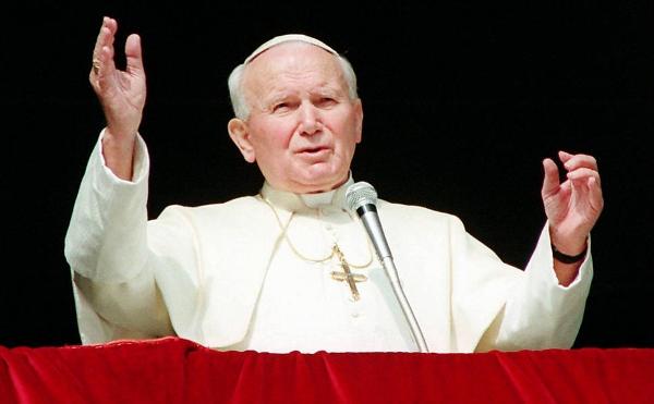 Neste domingo, 27 de abril, a Igreja passará a invocar a intercessão de São João Paulo II, o papa das famílias.