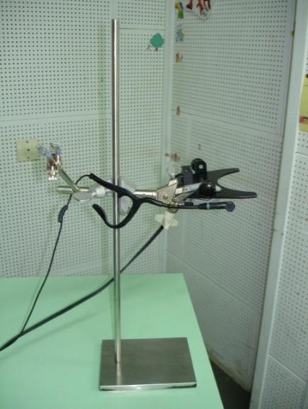 Materiais e Métodos 47 Sound Forge (versão 8.0). Para captação da amostra audio foi usado um microfone AKG C420 (condensado/unidirecional) acoplado à placa de metal do nasômetro (figura 3).