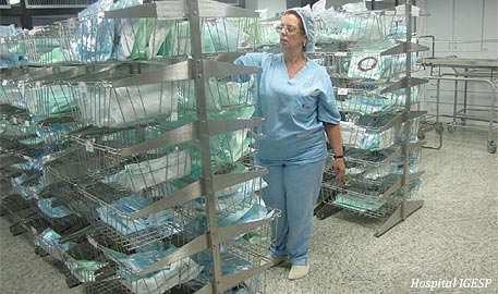 DISTRIBUIÇÃO E GUARDA DE MATERIAIS ESTERILIZADOS Arsenal Área de