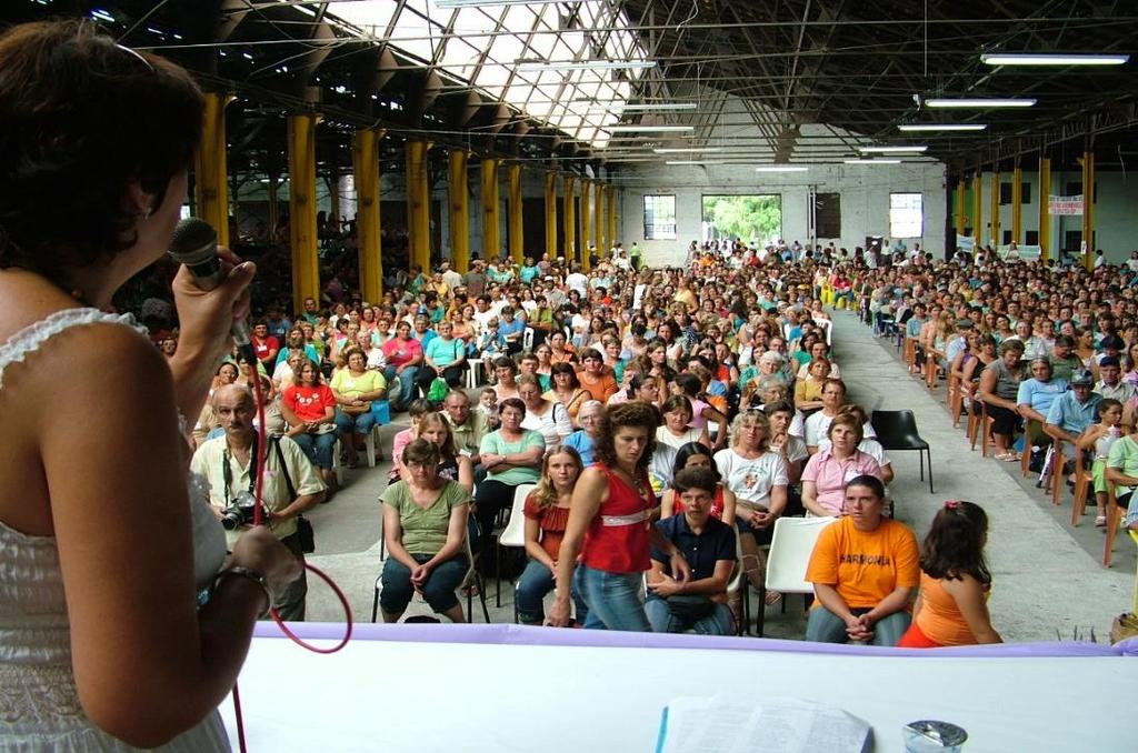 Para tanto, as ações de ATERS procuraram incorporar conceitos que permitissem a percepção, reflexão e análise crítica da condição das mulheres na família e comunidade.