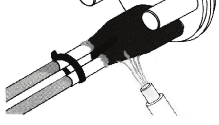 Inicie a contratação do tubo pela extremidade sobre a entrada oval aquecendo toda sua circunferência até a tinta verde converter em