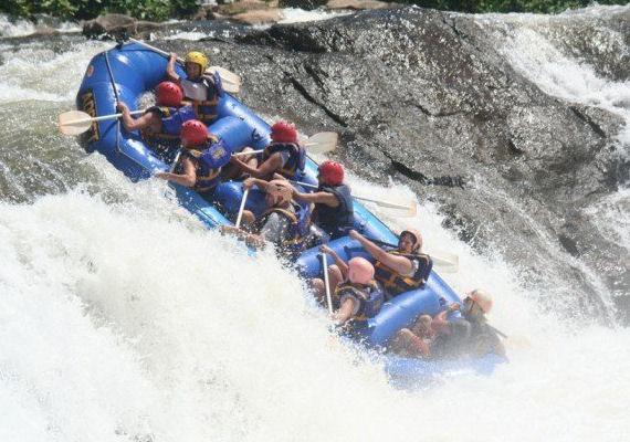 INDUSTRIA DO TURISMO DE AVENTURA. Operadoras de viagens. Destinos: - atracções - serviços. Locais. Mídia: - guias turísticos - escritores de turismo - revistas.