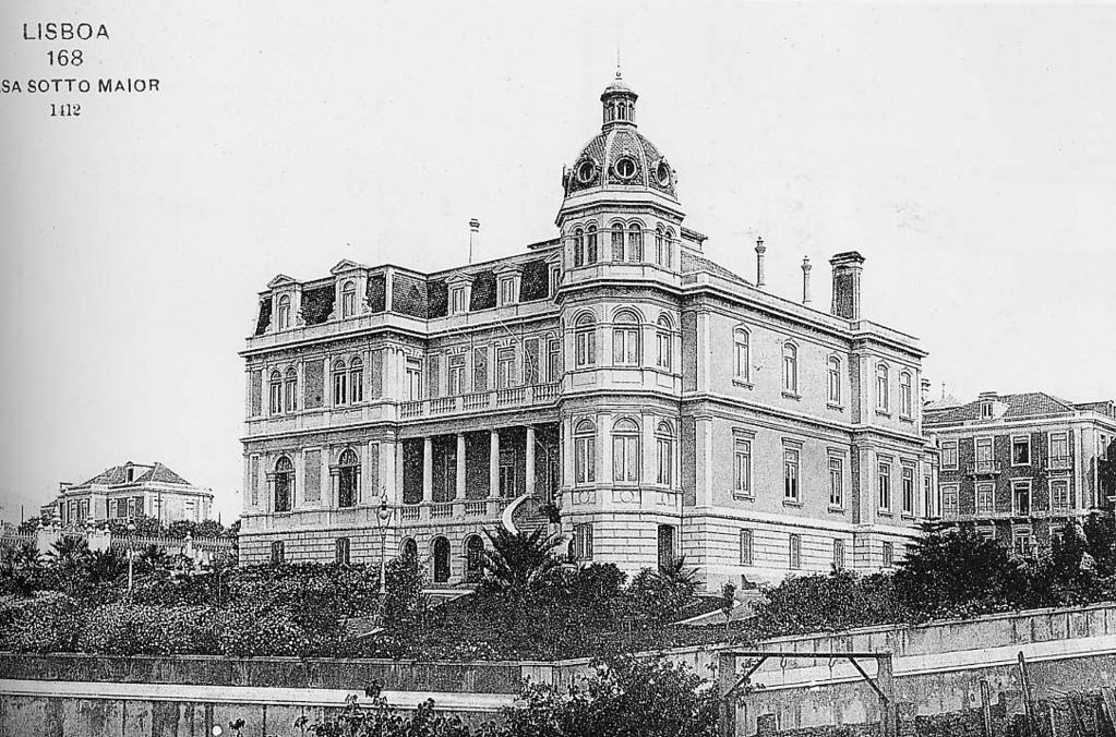 Arquitectura Edifício do Palácio 4 Construído entre 1902 e 1906 ( Arq Ezequiel Bandeira) 4 Classificado pelo IPPC como imóvel de interesse público 4 Paredes em alvenaria de
